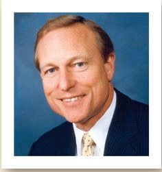 罗纳德·奥尔森，芒格、托尔斯&奥尔森律师事务所合伙人，伯克希尔·哈撒韦公司董事