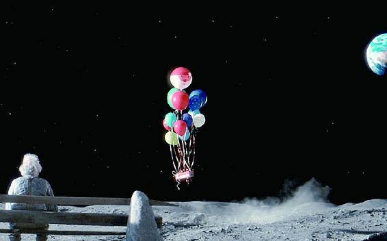 约翰·刘易斯百货公司的圣诞节广告《月球上的人》视频截图