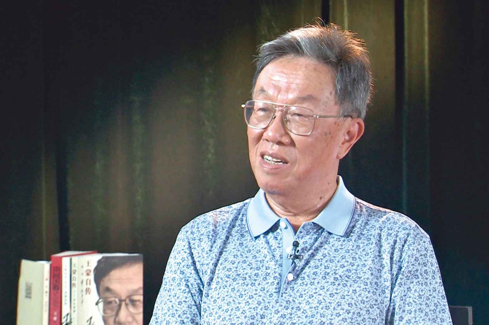 杨澜：我其实更想问的是，您那时真的预感到像“文革”那样一种巨大的横扫一切的风暴会来吗？