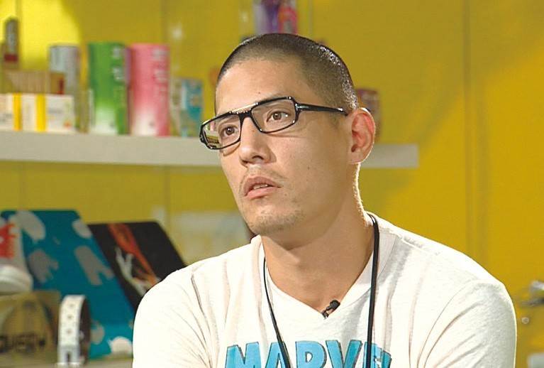 杨澜：友柏，我的第一个问题：当你要为一个客户设计一个产品的时候，通常这个设计分成几个阶段