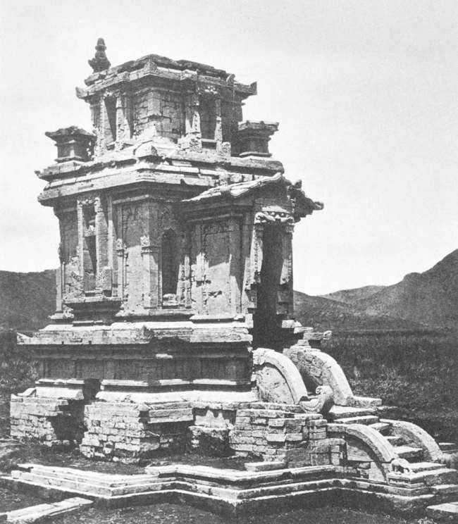 佛塔，显示了佛陀的眼睛，可能建筑于8世纪或9世纪。尼泊尔加德满都附近