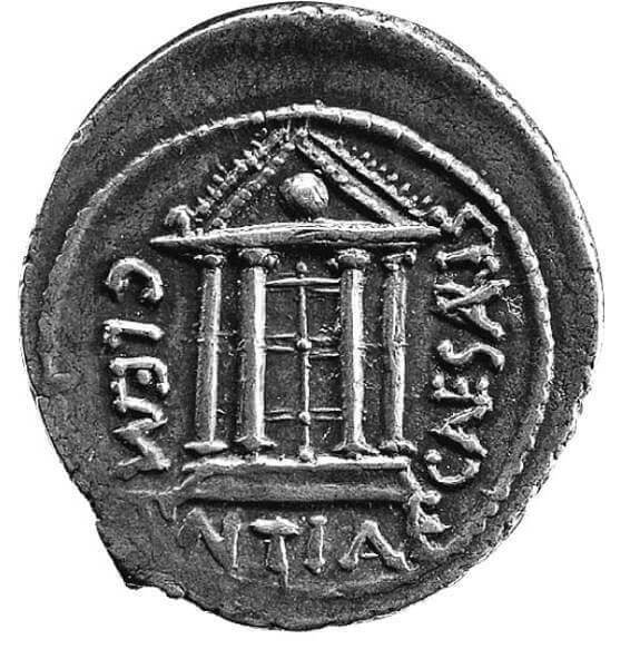 刻有“宽容”（clementia）字样的凯撒凯旋仪式纪念银币正面