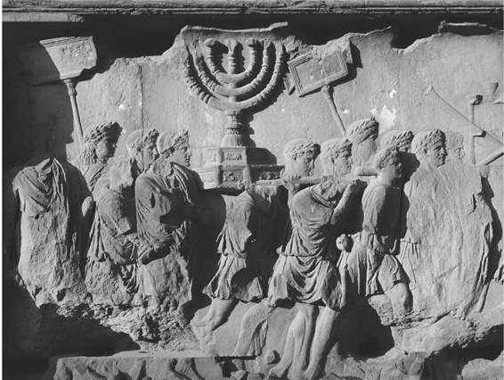 提图斯凯旋门的浮雕，肩扛着已变为战利品的犹太式烛台的罗马士兵