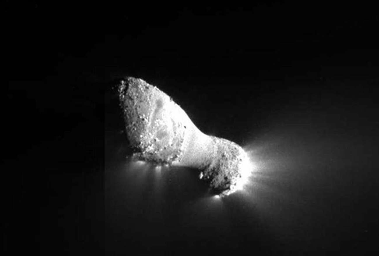  从哈雷2号彗星的彗核逃逸的气体流