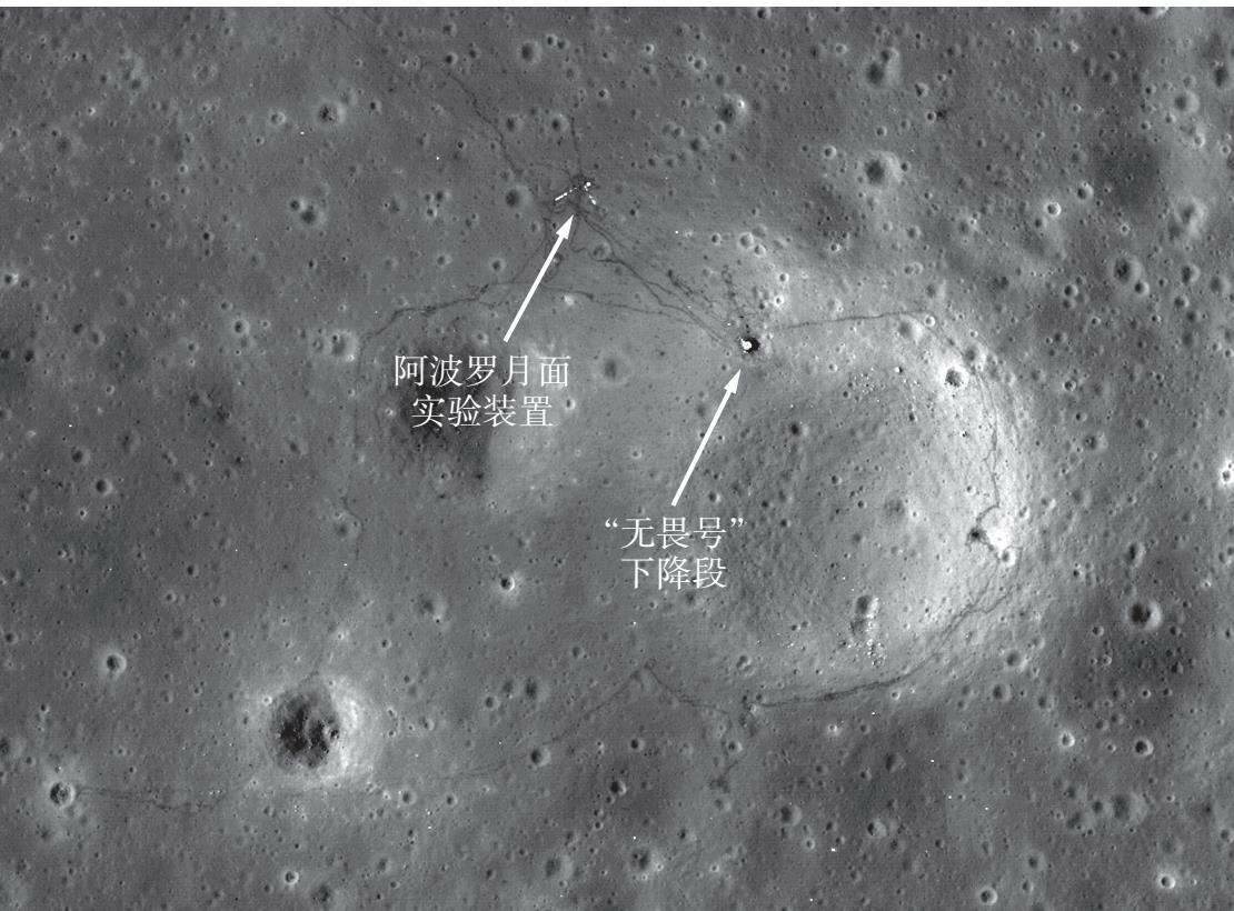 a “阿波罗12号”登陆点，可以看到登月车痕迹和脚印