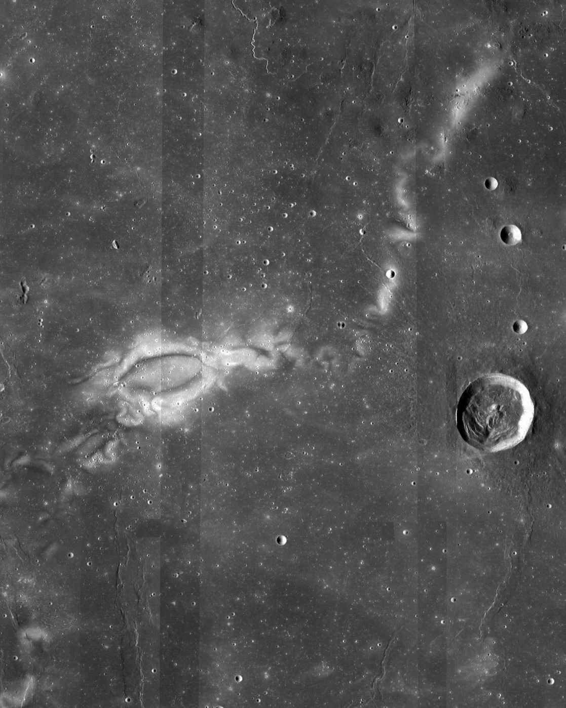  反照率异常区莱纳伽马旋涡，月球正面的一片明亮区域
