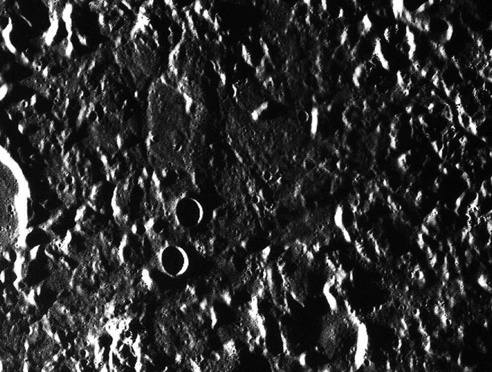 a 水星的混沌地形，位于撞击点卡洛里斯盆地（Caloris Basin）的另一面