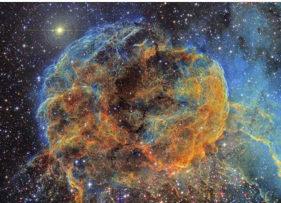 水母星云（正式编号为IC 443）是几千年前发生的一次超新星爆发留下的遗迹