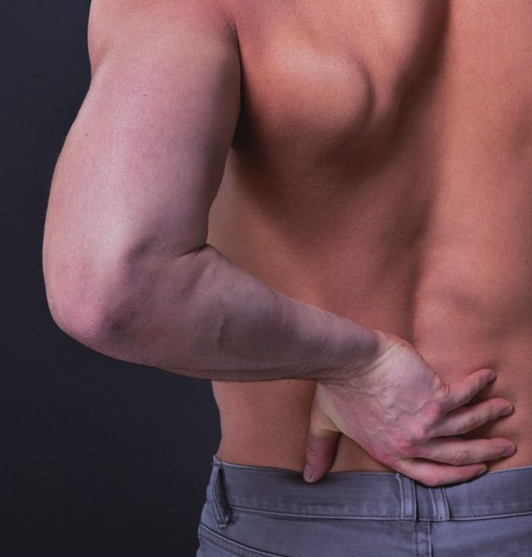 腰部疼痛要引起重视，因为腰部疼痛会涉及到脊椎、胆囊等诸多重要器官