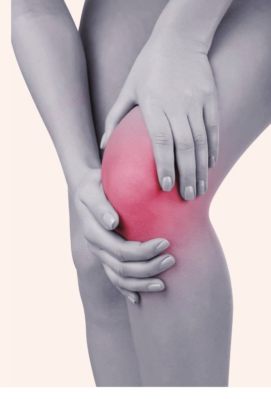 青少年出现膝盖疼痛的症状，有可能是小腿肌腱承受过度压力造成的，俗称“成长痛”