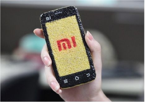 用户用小米手工粘成的“小米手机”