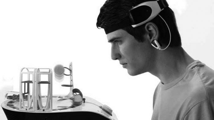 “MindFlex 意念球场”玩具示意图