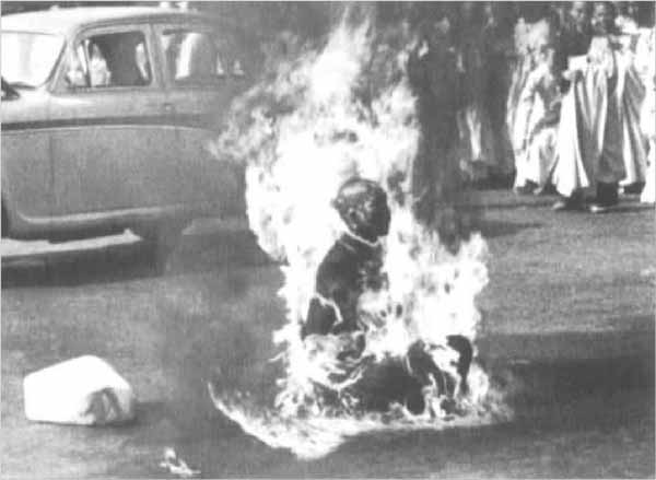 自焚抗议僧人释广德，率先以自焚的方式抗议美国支持的南越吴庭艳政权，此举让越南人民与美国人民感到震惊