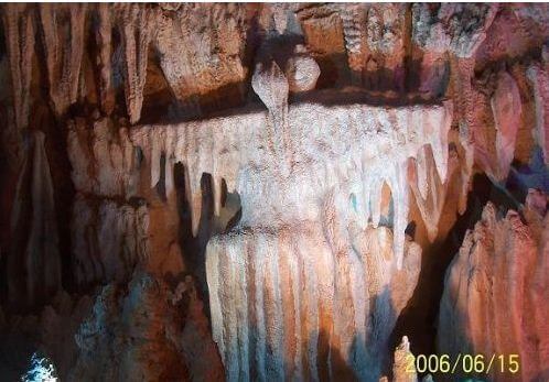 114、云南虫谷的岩洞