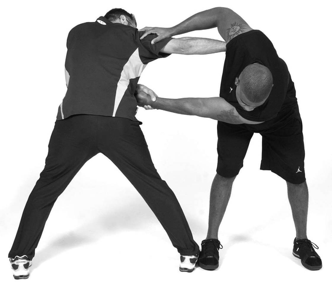 上半身辅助拉伸——坐姿和站姿