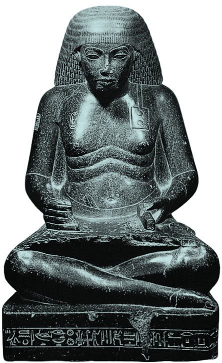 哈普之子、高级官员阿蒙霍特普的刻字雕像
