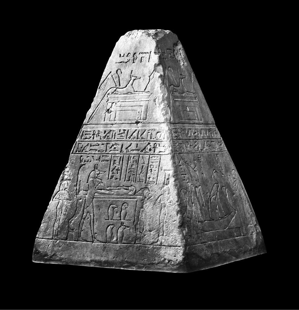 金字塔塔尖部件的形状可能象征着创世的第一个土堆