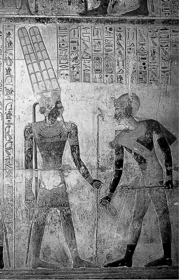 国王塞提一世（右）向阿蒙-拉神俯首致敬