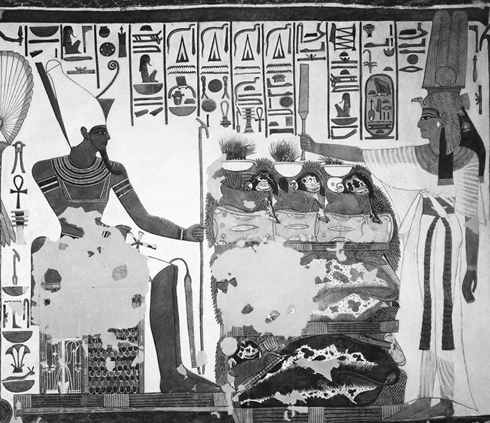 阿图姆神（左）坐在涅斐尔塔丽王后的面前