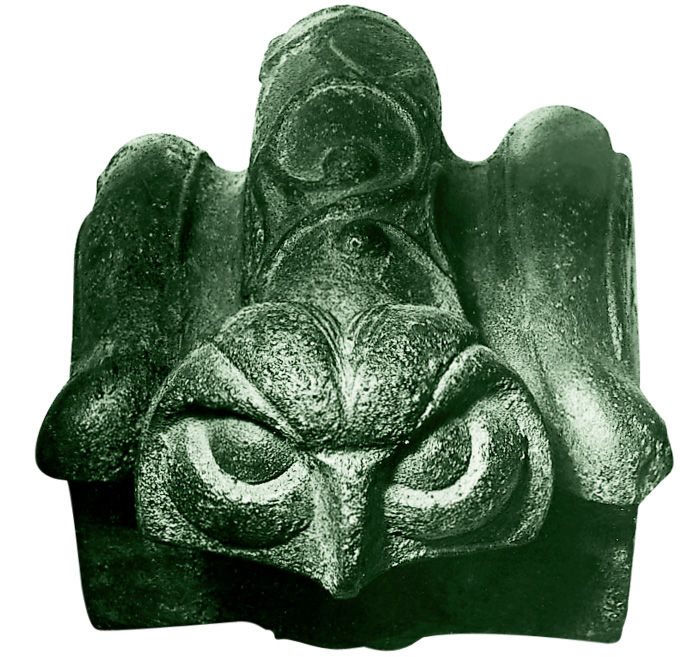 丹麦贝昂出土的坩埚上雕有猫头鹰面孔图案