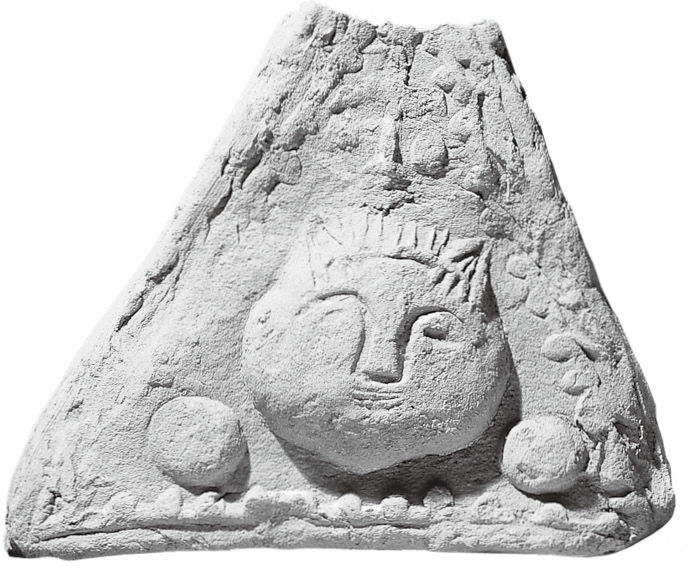 位于南威尔士卡尔雷昂的罗马军团城堡中发现的陶土制瓦片，上面雕有一个长着猫耳的人头