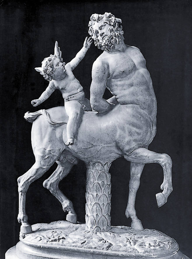 丘比特骑在半人马身上，罗马时代的希腊雕像复制品