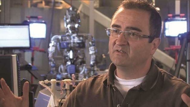 哈维尔·莫维兰在加州大学圣迭戈分校的机器人研讨会上接受了《科学网络》数字论坛的采访